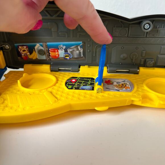 Fisher-Price DC Super Friends Batman and Batmobile 2020 with Police Figure 2016 - Picture 11 of 14